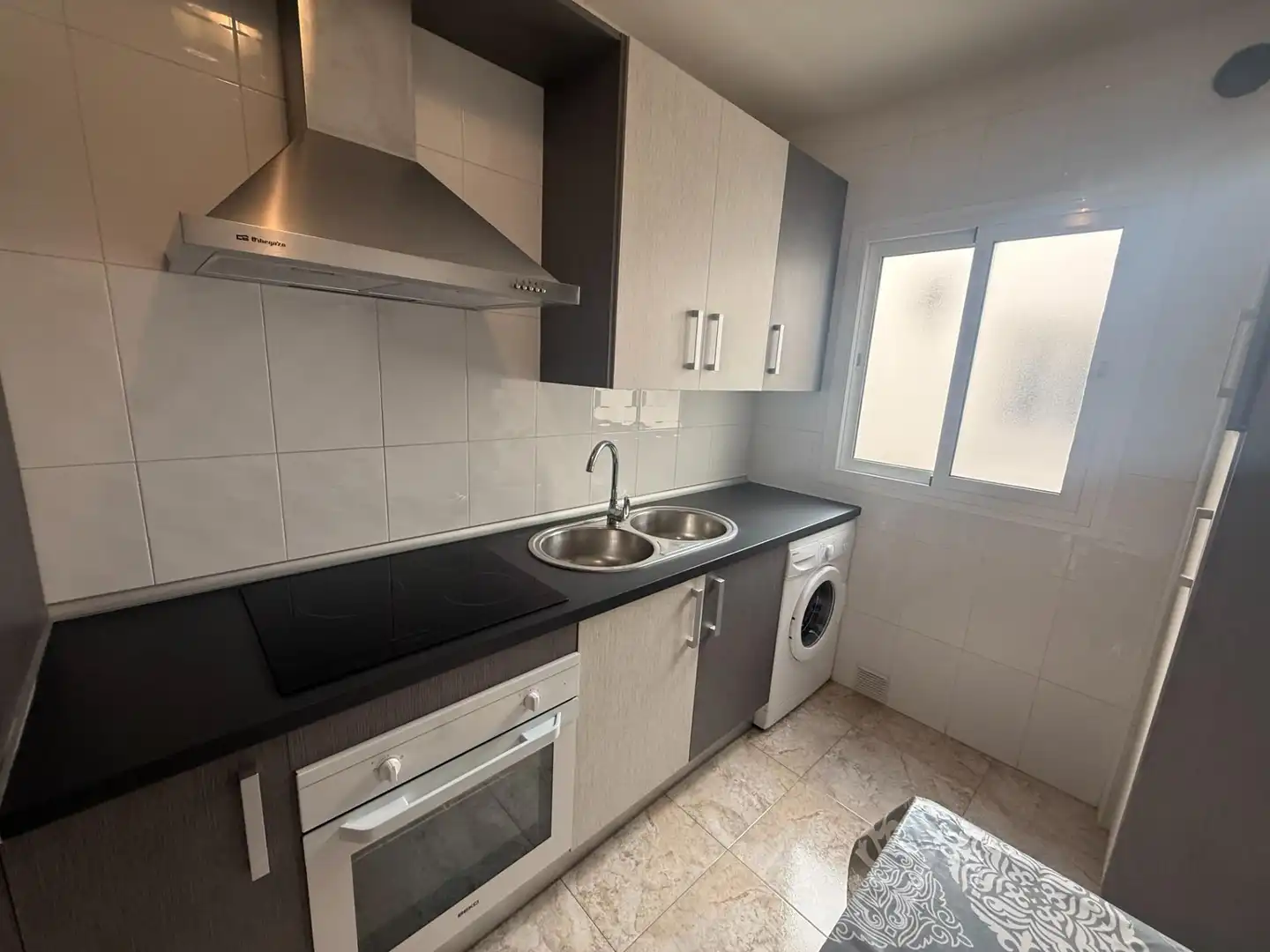Küche von Wohnung zum Verkauf in Almería mit Klimaanlage, Möbliert und Balkon