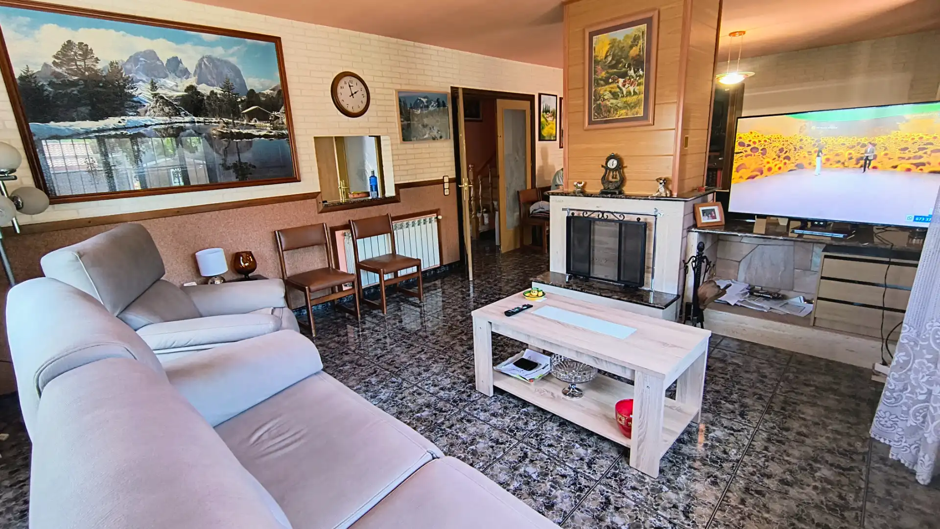 Sala d'estar de Casa o xalet en venda en Llinars del Vallès amb Aire condicionat, Calefacció i Jardí privat