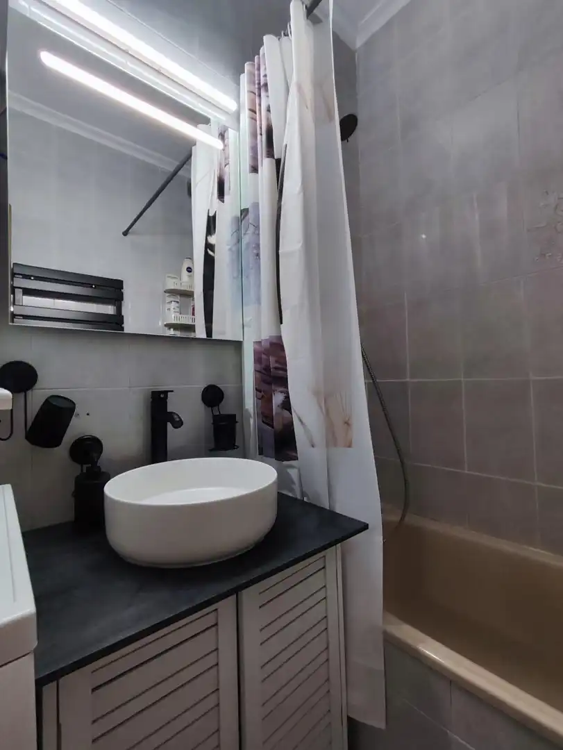 Bany de Apartament de lloguer en Torrevieja amb Aire condicionat, Calefacció i Terrassa