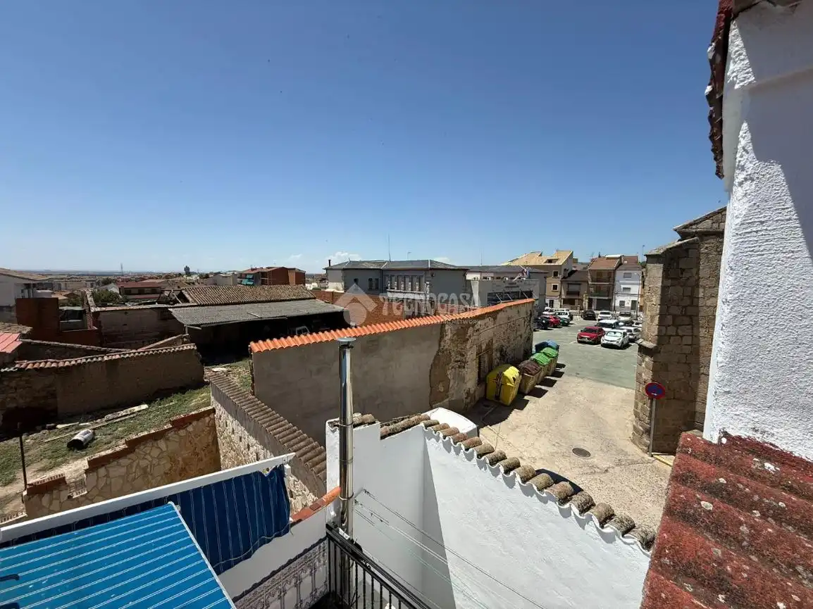 Vista exterior de Casa adosada en venda en Almorox amb Calefacció i Moblat