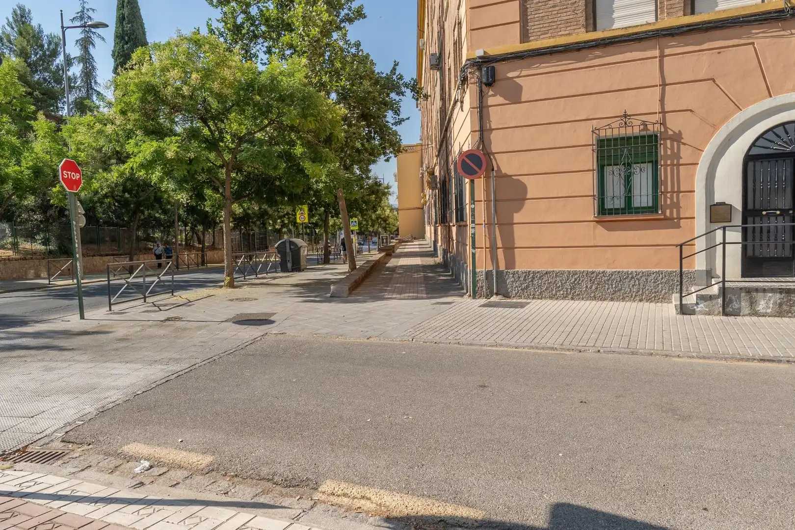 Exterior view of Flat for sale in Granada  with Air Conditioner, Terrace and Alarm