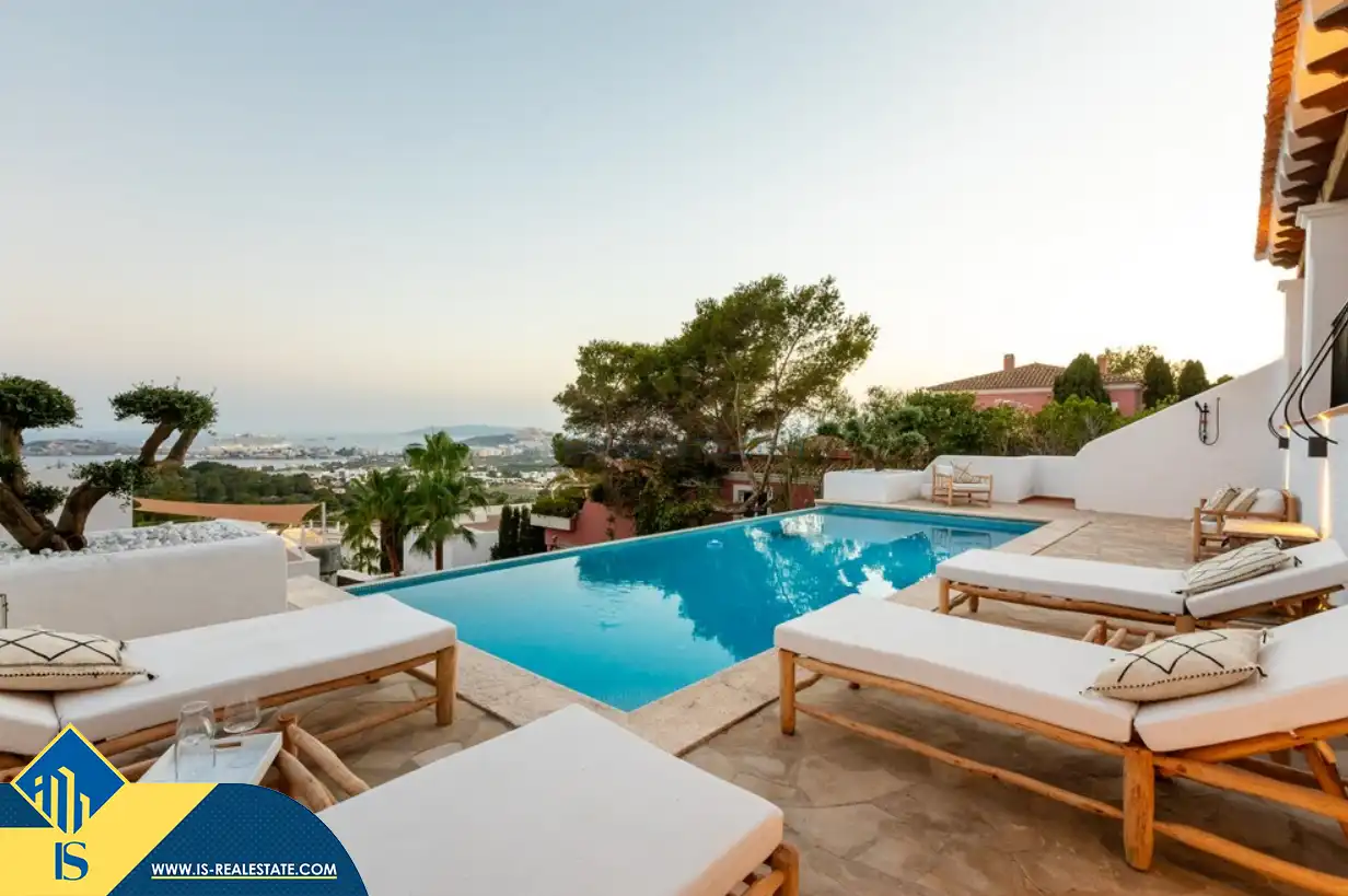 Piscina de Casa o xalet en venda en Santa Eulària des Riu amb Aire condicionat, Calefacció i Jardí privat