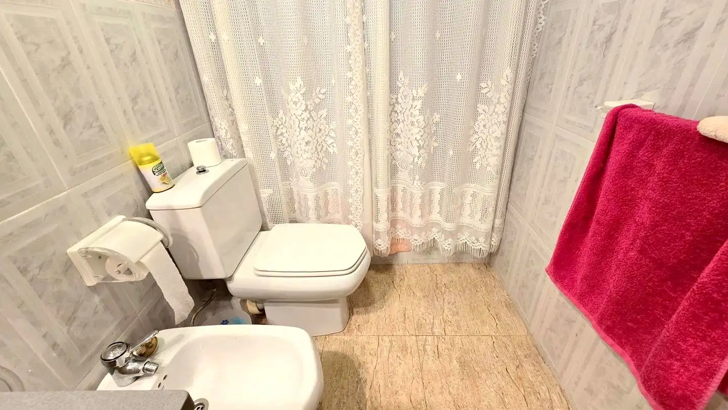 Badezimmer von Wohnungen zur Miete in Gandia mit Terrasse und Möbliert