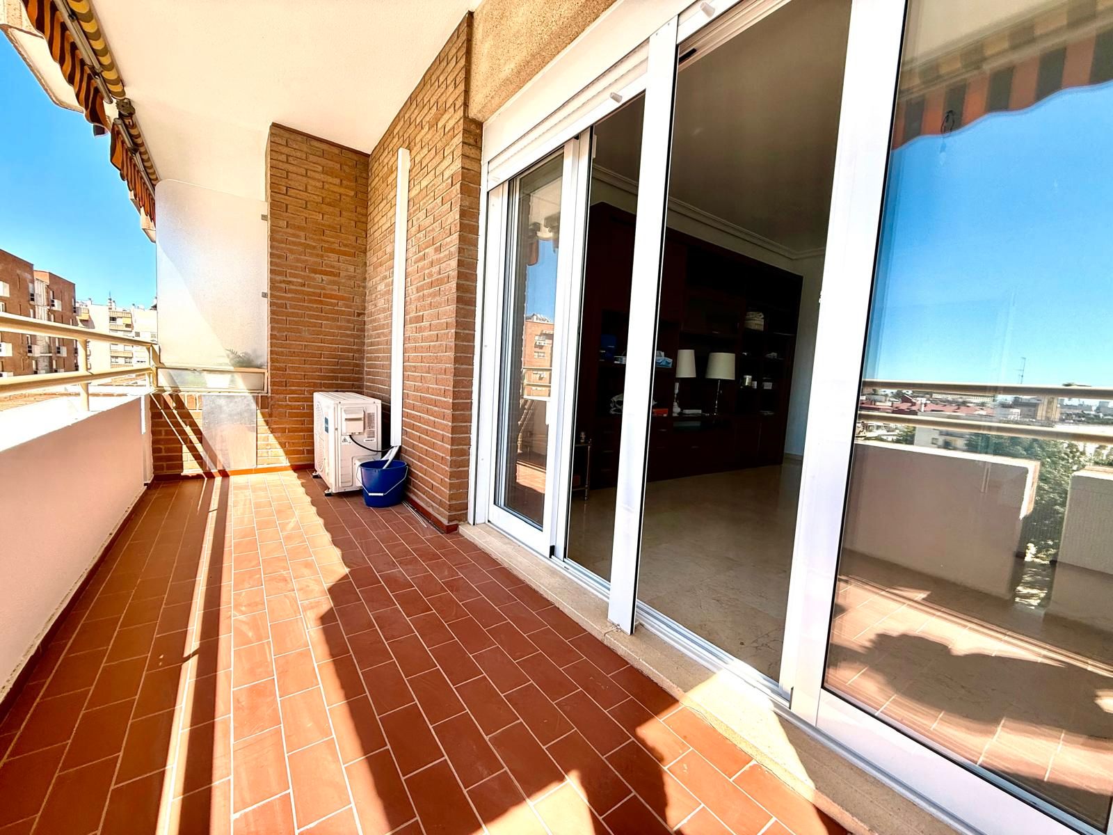 Terraza de Piso en venta en  Sevilla Capital con Amueblado