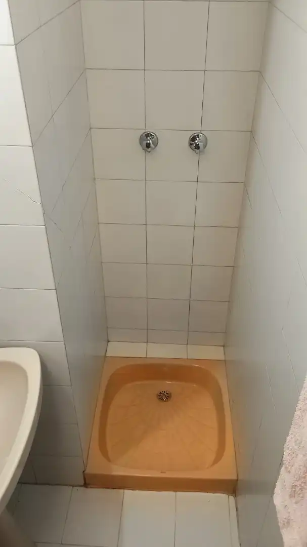 Baño de Piso de alquiler en Oviedo  con Calefacción, Parquet y Amueblado