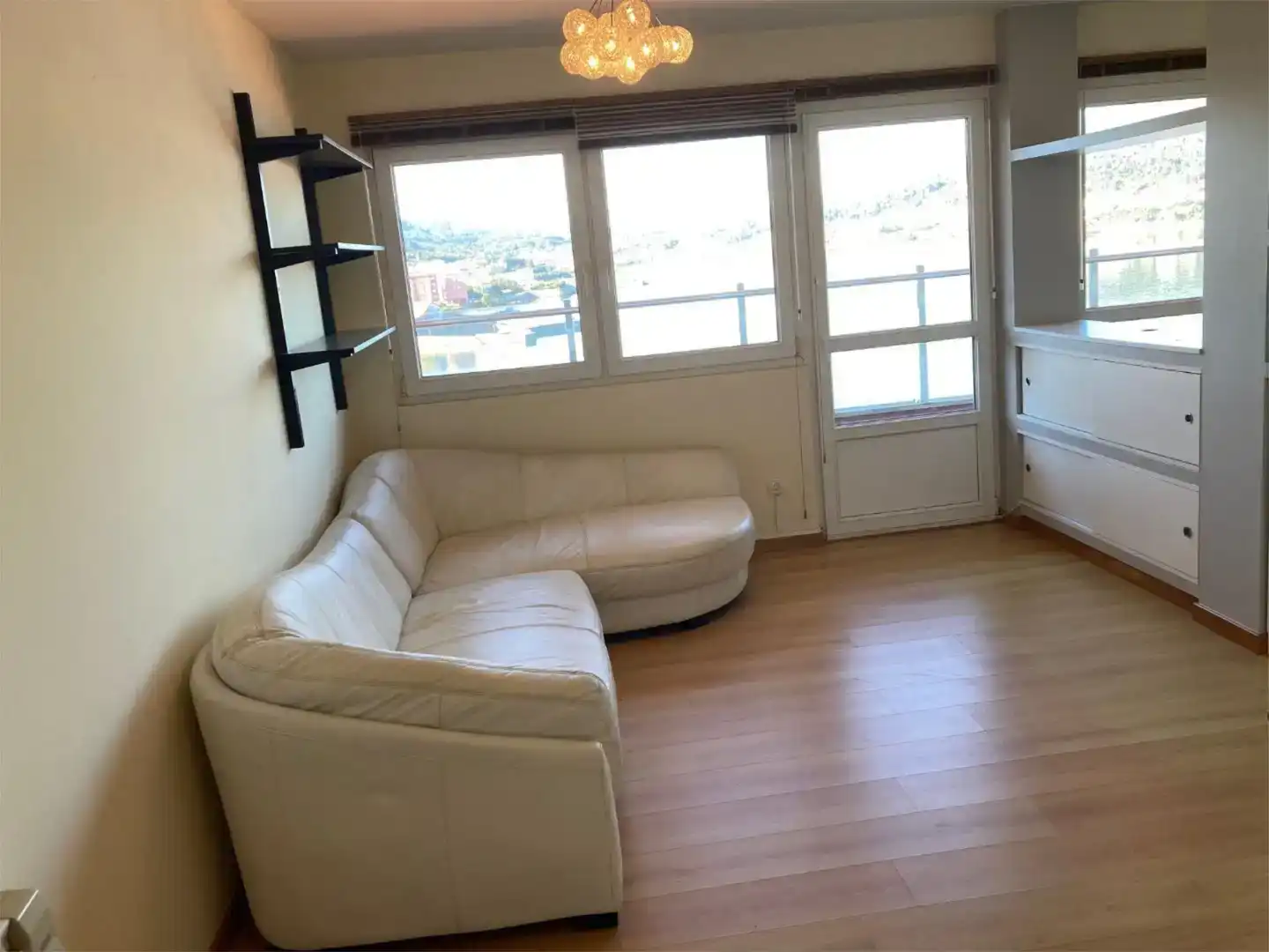 Wohnzimmer von Wohnung zur Miete in Corcubión mit Parkett und Möbliert