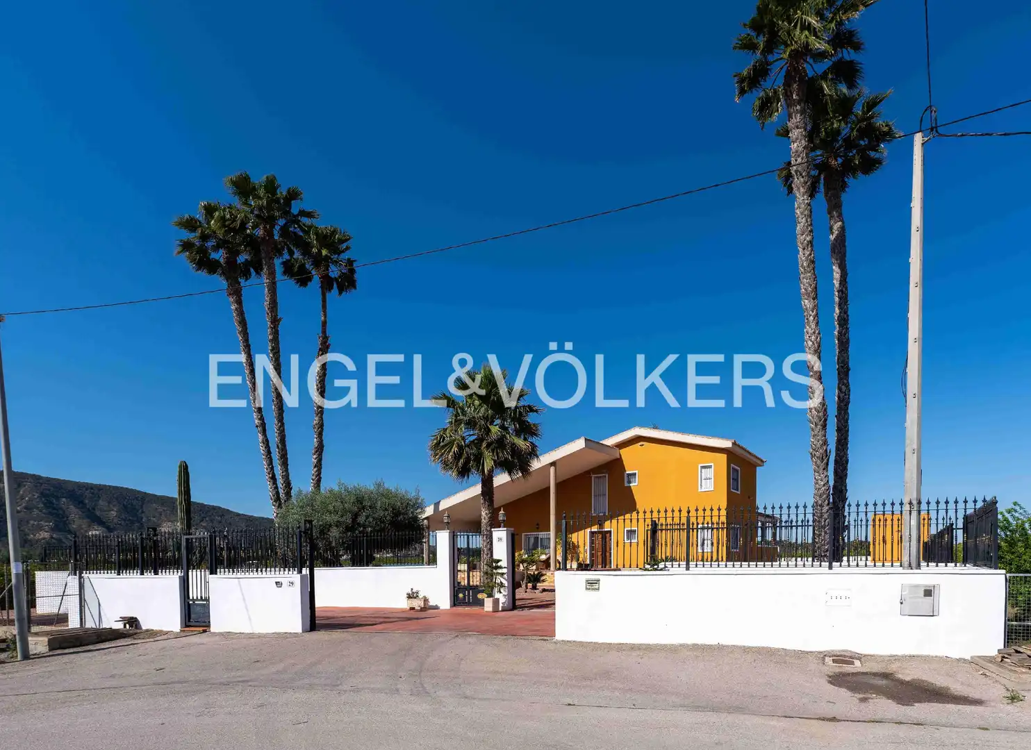 Vista exterior de Finca rústica en venda en Orihuela amb Aire condicionat, Calefacció i Jardí privat