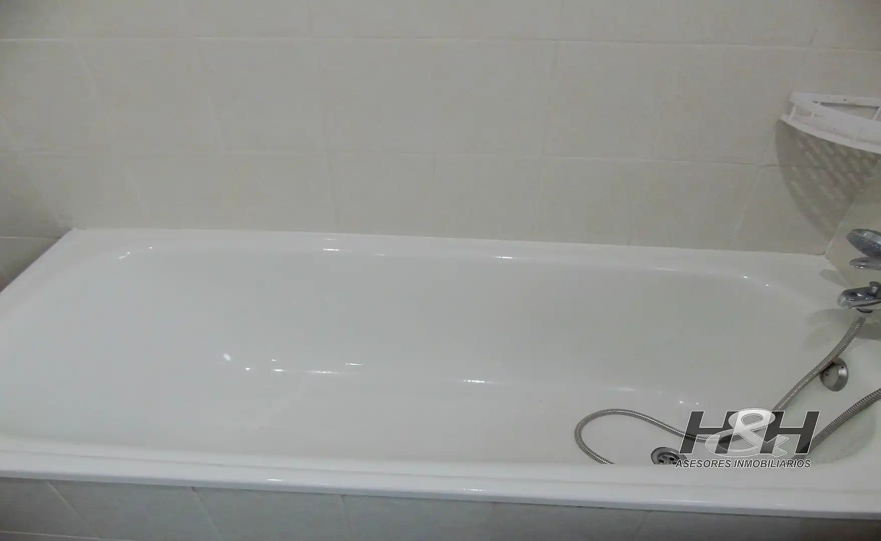 Bany de Pis de lloguer en Burjassot amb Parquet i Balcó