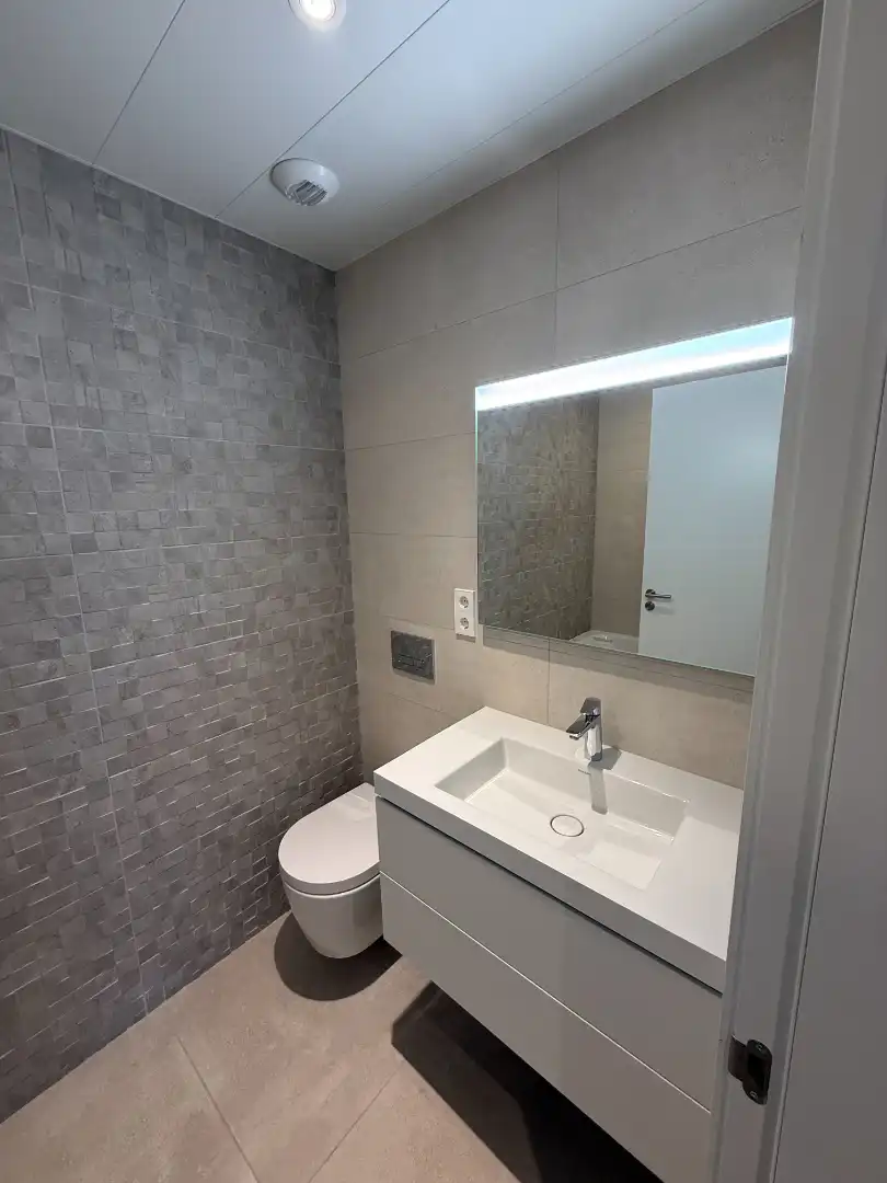 Baño de Apartamento de alquiler en Salou con Aire acondicionado, Calefacción y Parquet