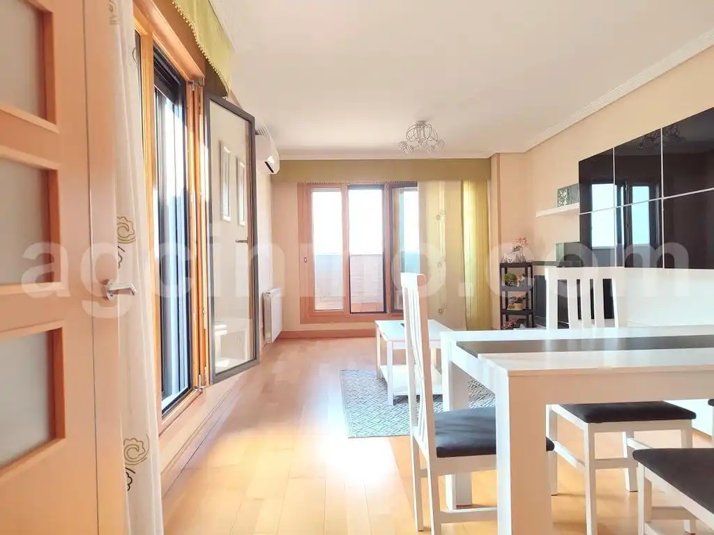 Sala d'estar de Pis en venda en Valladolid amb Calefacció, Terrassa i Traster