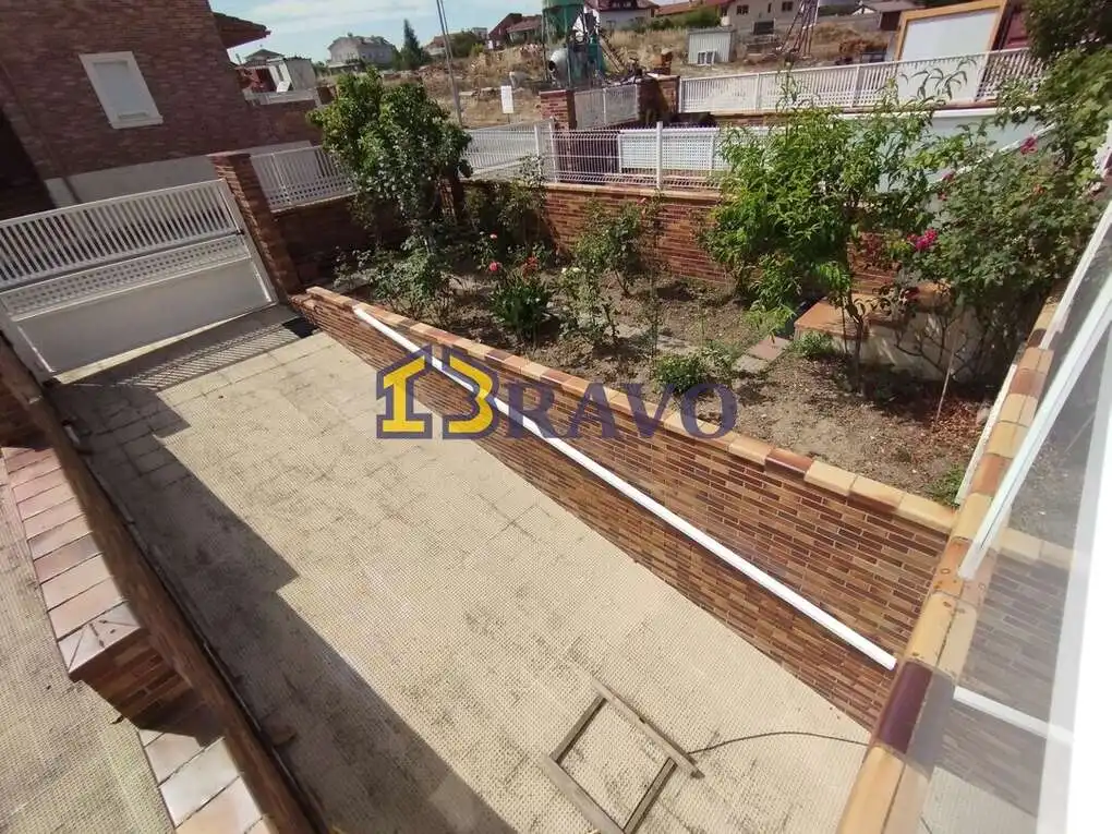 Casa adosada en venta en Medina de Pomar con Calefacción, Jardín privado y Terraza