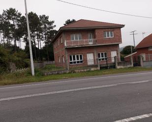 Vista exterior de Casa o xalet en venda en Carballo amb Jardí privat i Balcó