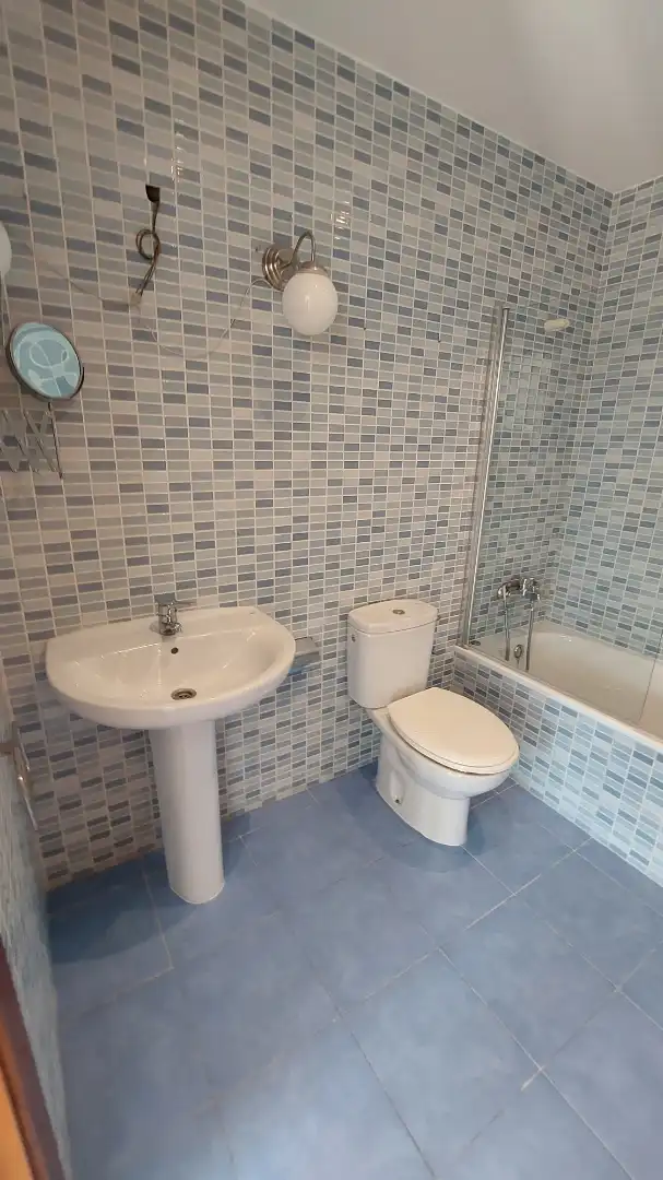 Baño de Casa adosada en venta en Vilafranca del Penedès con Aire acondicionado, Calefacción y Jardín privado