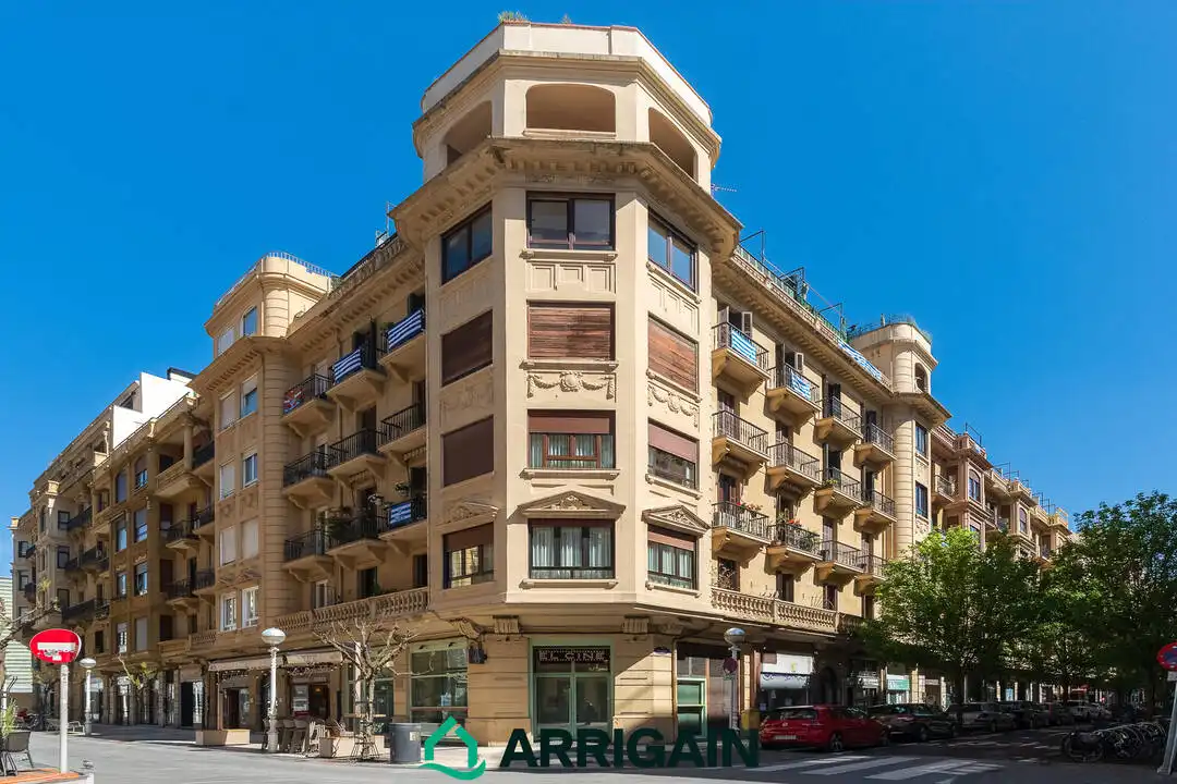 Außenansicht von Wohnung zum Verkauf in Donostia - San Sebastián  mit Balkon