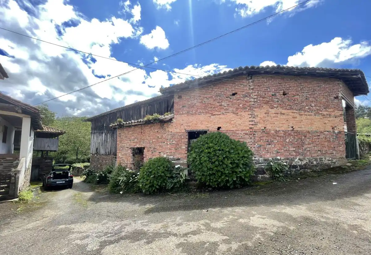 Vista exterior de Casa o chalet en venta en Salas con Calefacción y Trastero