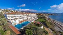 Vista exterior de Àtic en venda en Estepona amb Aire condicionat, Calefacció i Terrassa