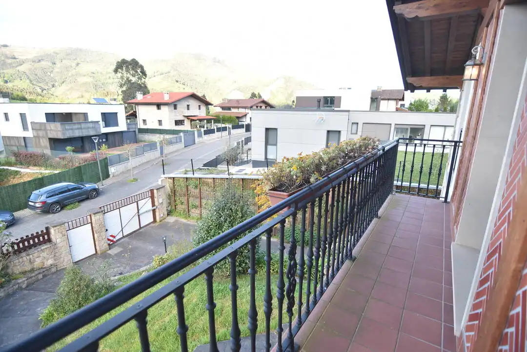 Terrassa de Casa o xalet en venda en Ermua amb Calefacció, Jardí privat i Terrassa