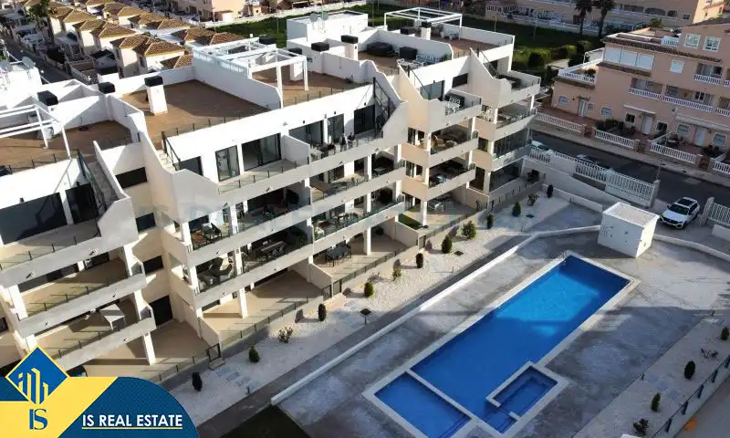 Apartamento con piscina en venta en Orihuela Costa, imagen 3