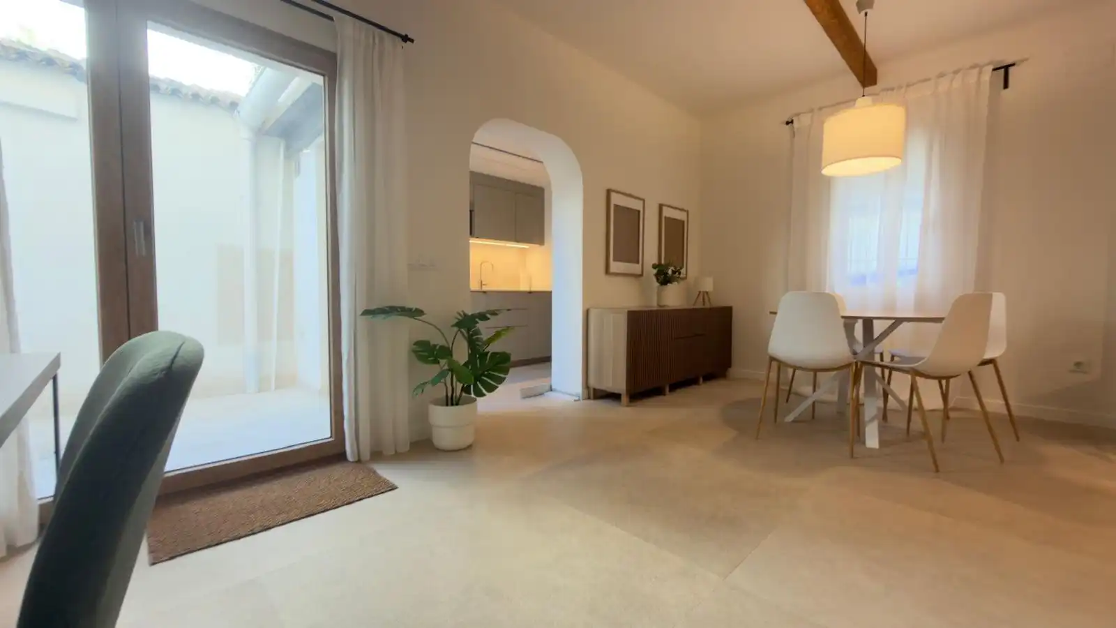 Houses for sale in Alaquàs  with Air Conditioner, Terrace and Furnished