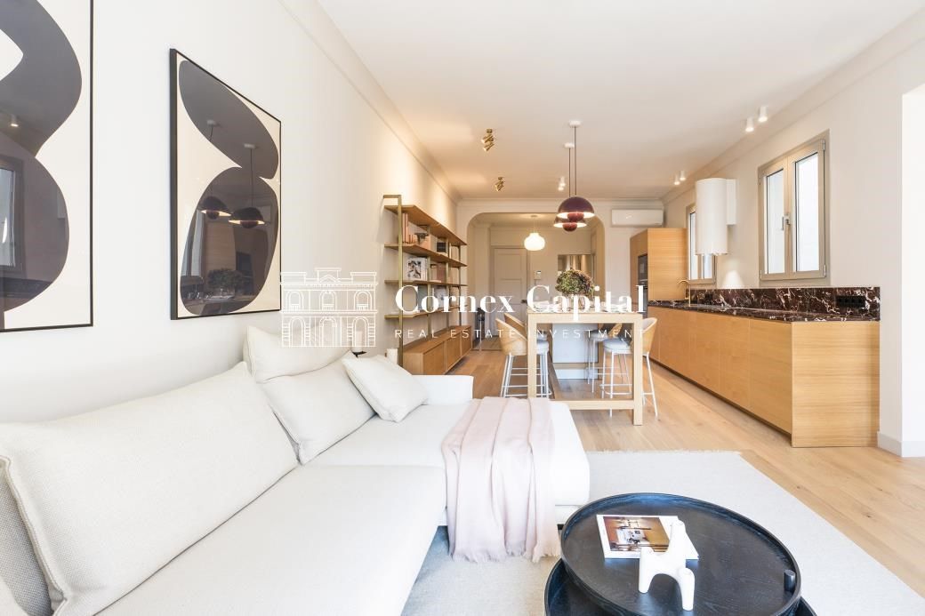 Exterior view of Flat for sale in  Barcelona Capital  with Air Conditioner, Heating and Terrace