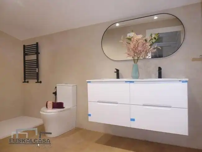 Bathroom of Flat for sale in Bilbao   with Heating and Terrace