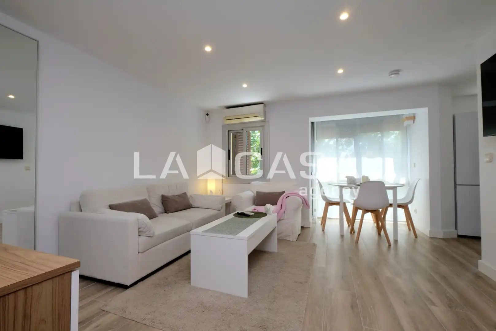 Sala d'estar de Pis en venda en Barcelona amb Calefacció, Parquet i Forn