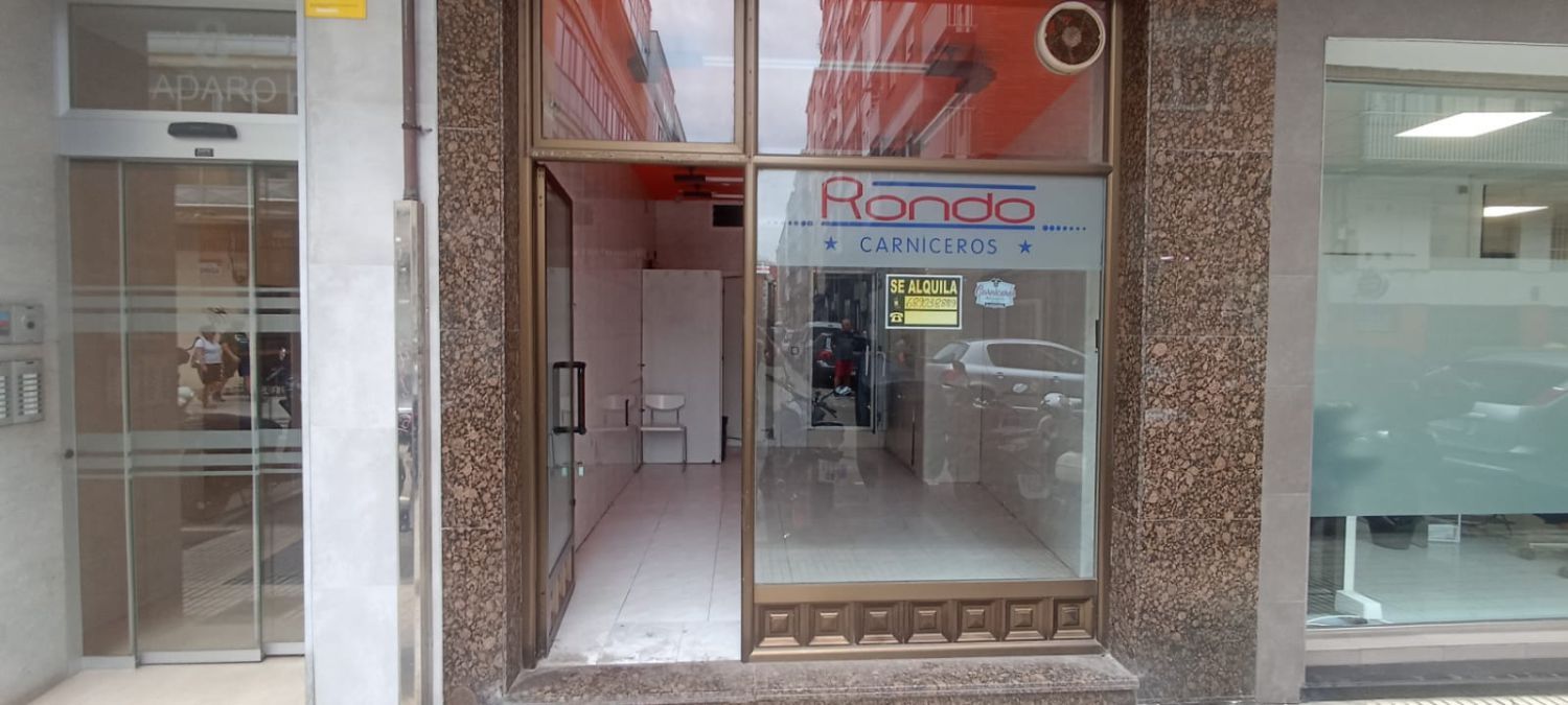 Local de lloguer a Laviada, Centro