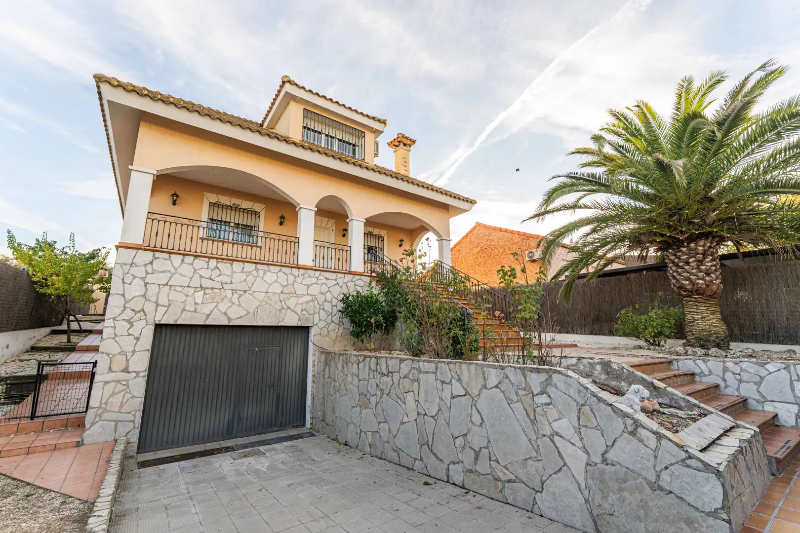 Exterior view of Houses for sale in Sevilla la Nueva  with Air Conditioner, Heating and Private garden