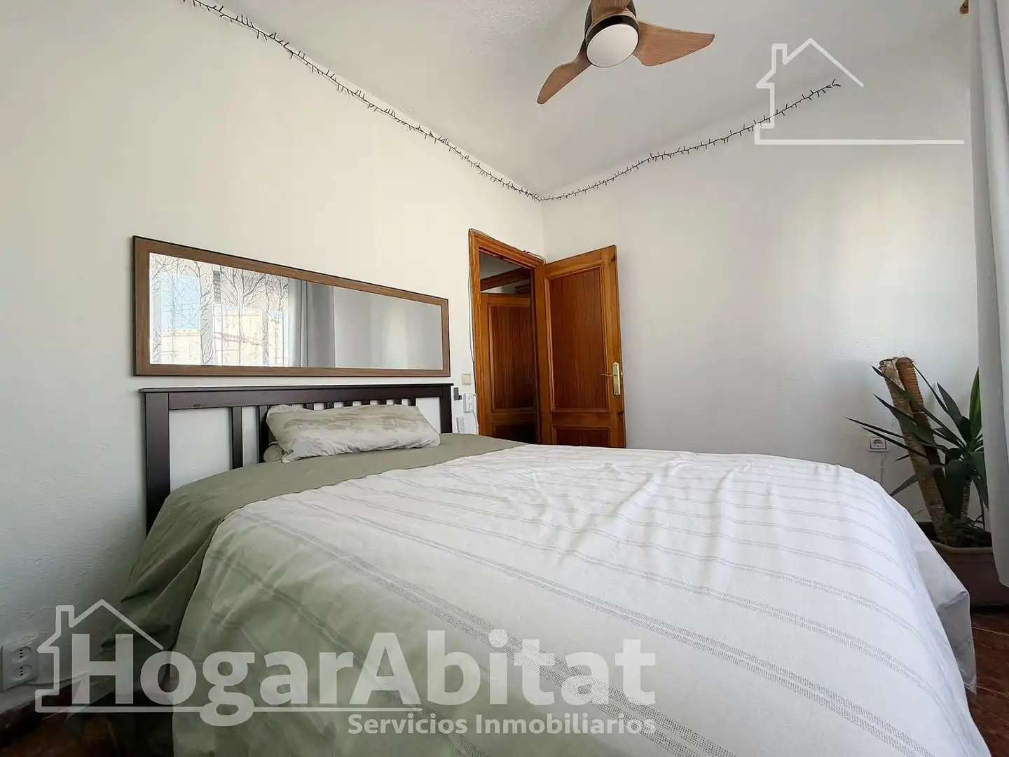 Bedroom of Flat for sale in Valencia