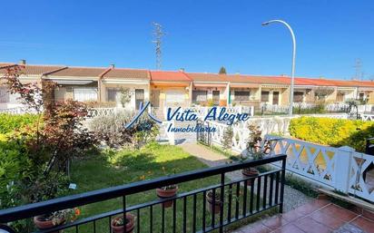 Vista exterior de Casa adosada en venda en Haro amb Calefacció, Jardí privat i Terrassa
