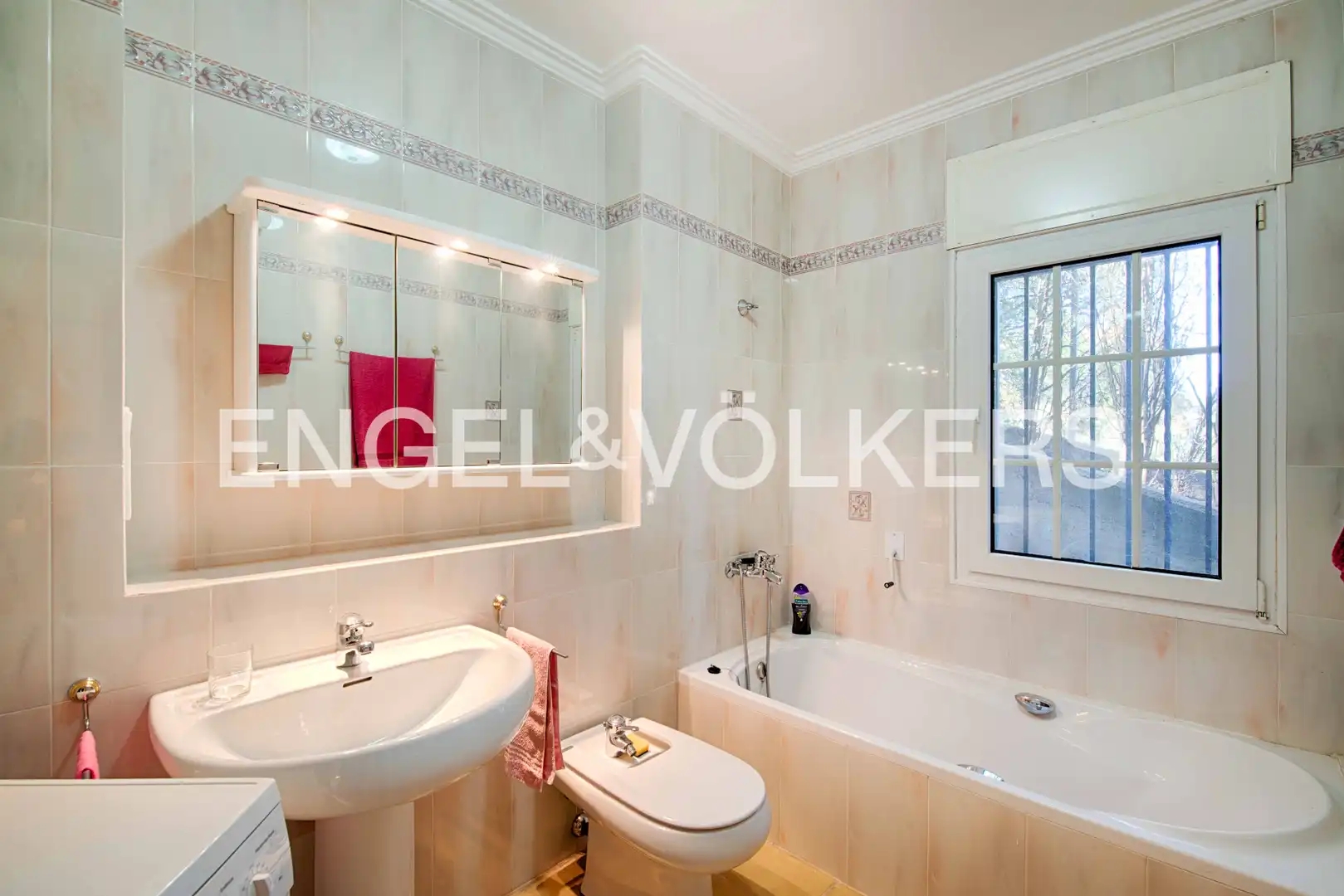 Badezimmer von Country house zum Verkauf in Rabós mit Heizung, Privatgarten und Terrasse