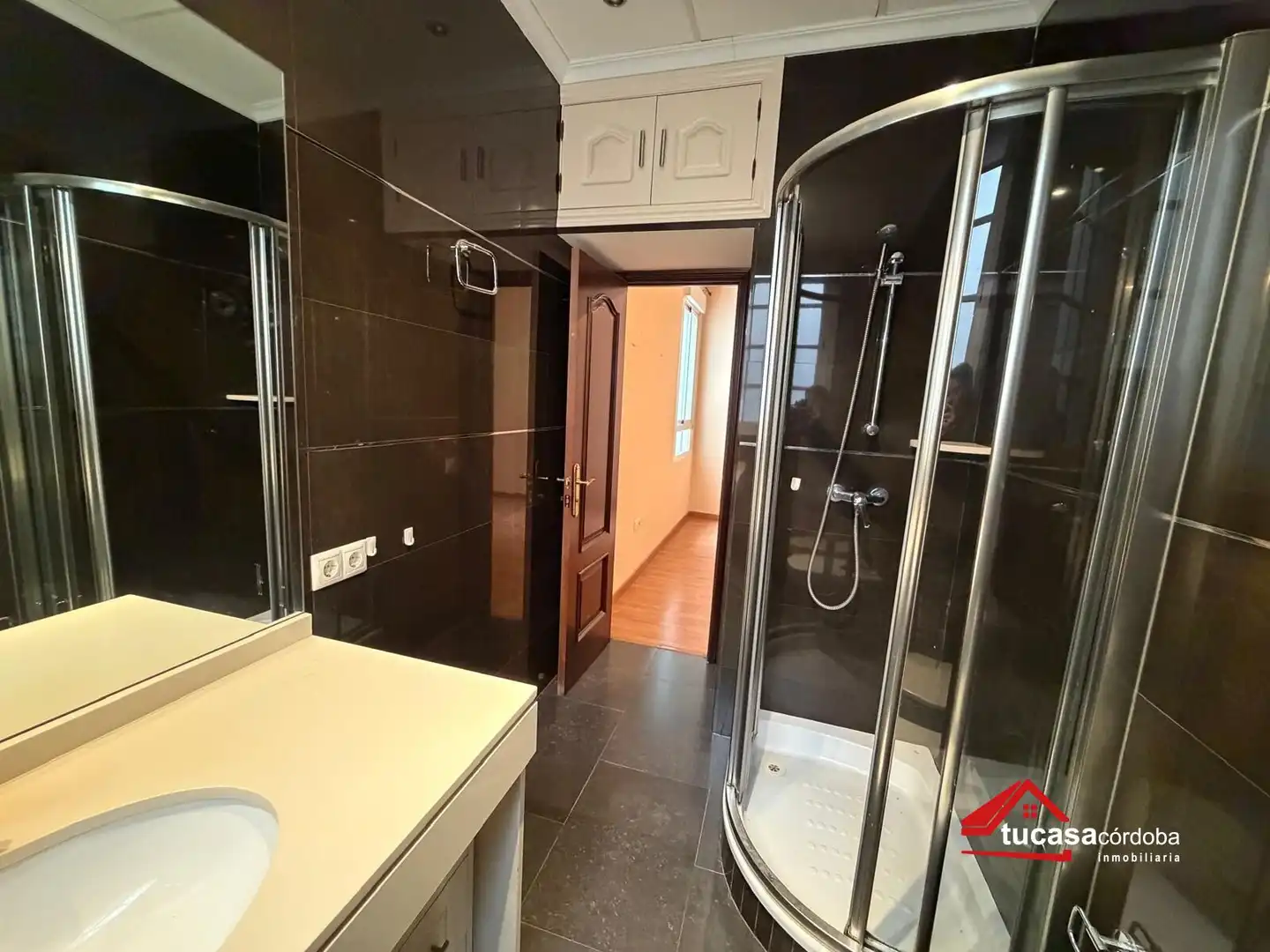 Baño de Piso en venta en Córdoba con Terraza, Trastero y Amueblado