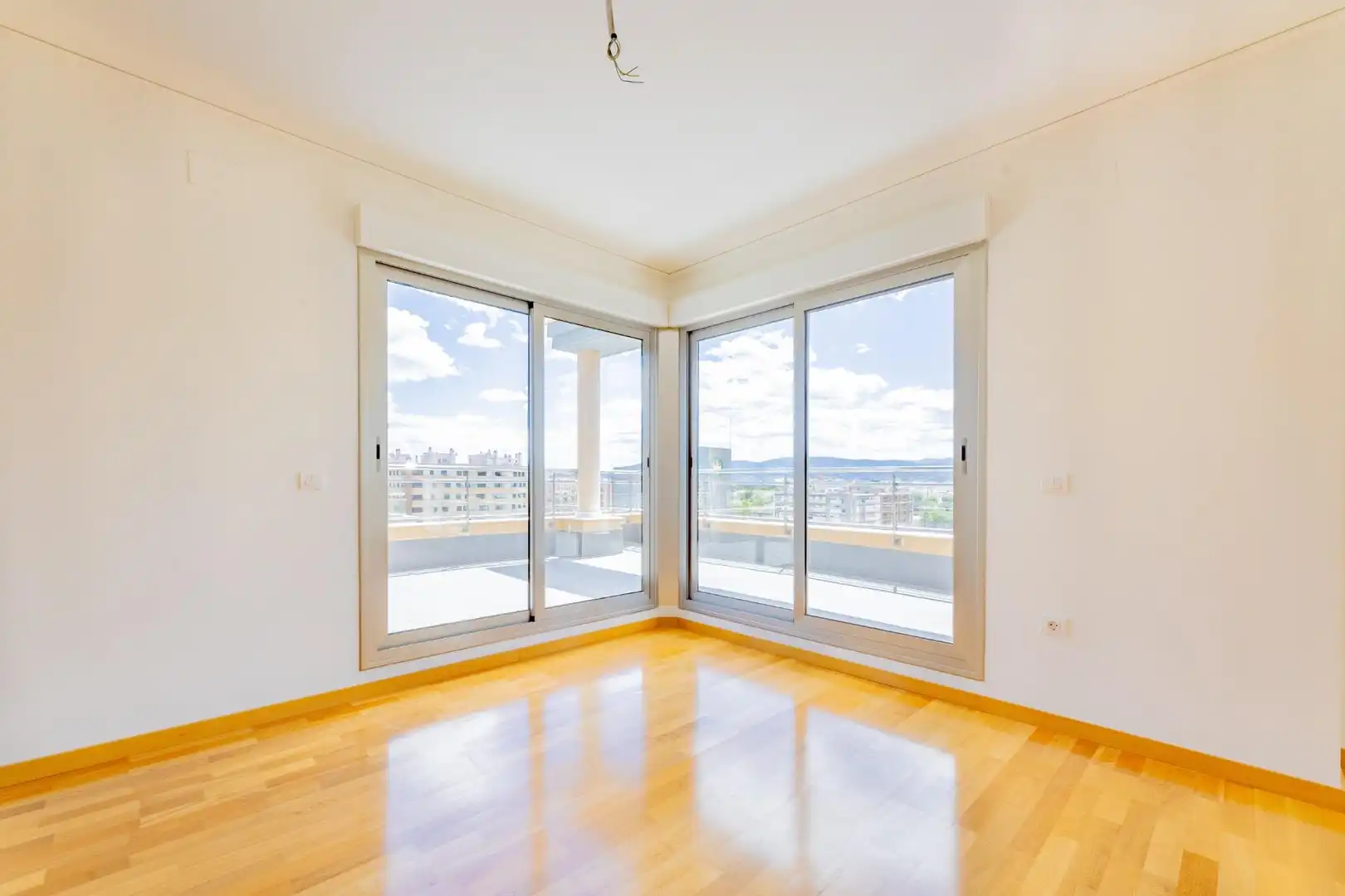 Habitación de Ático de alquiler en Gandia con Aire acondicionado, Calefacción y Parquet