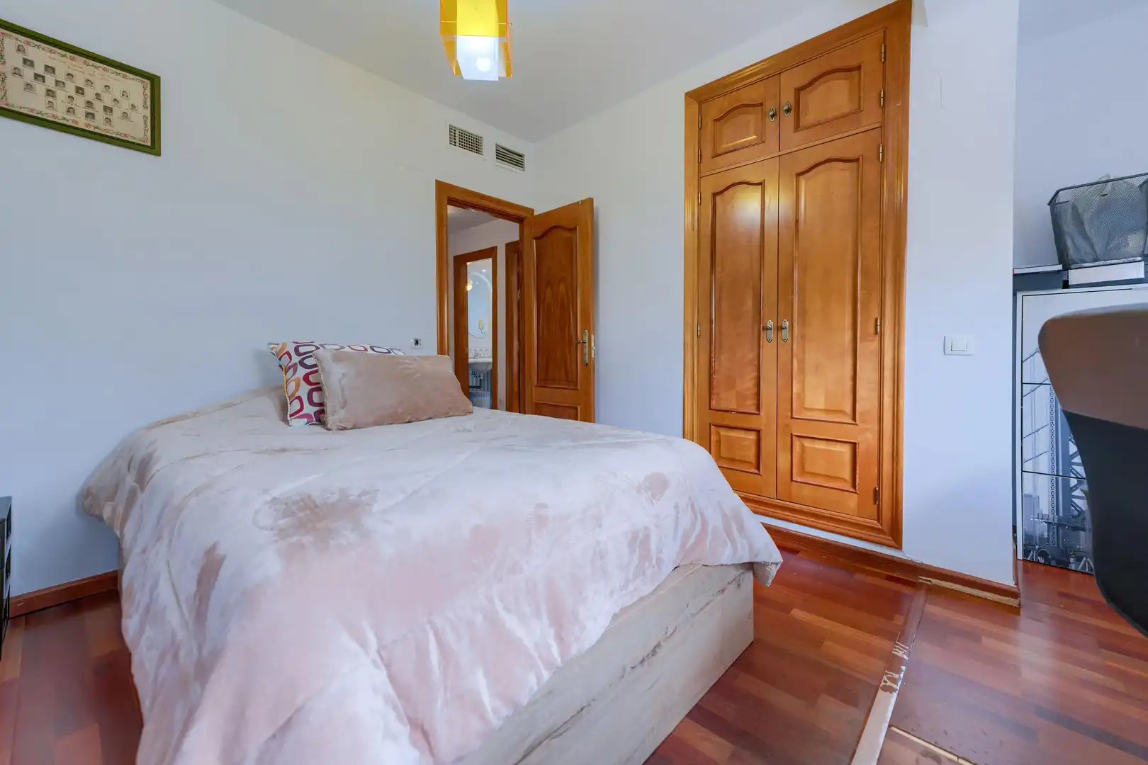 Dormitori de Casa adosada en venda en Espartinas amb Jardí privat, Terrassa i Piscina comunitària