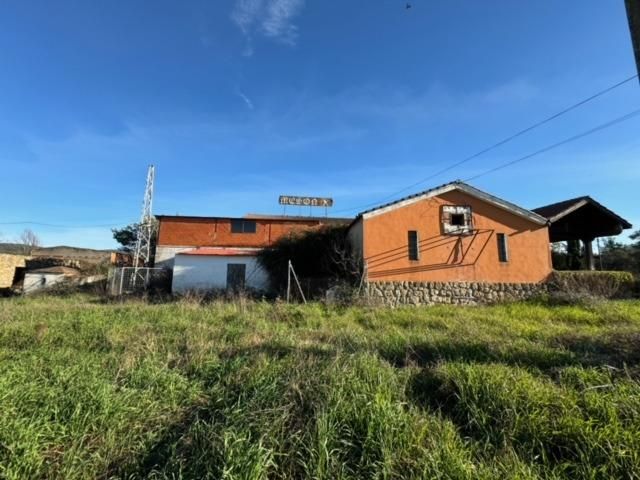 Vista exterior de Edifici en venda en Madroñera