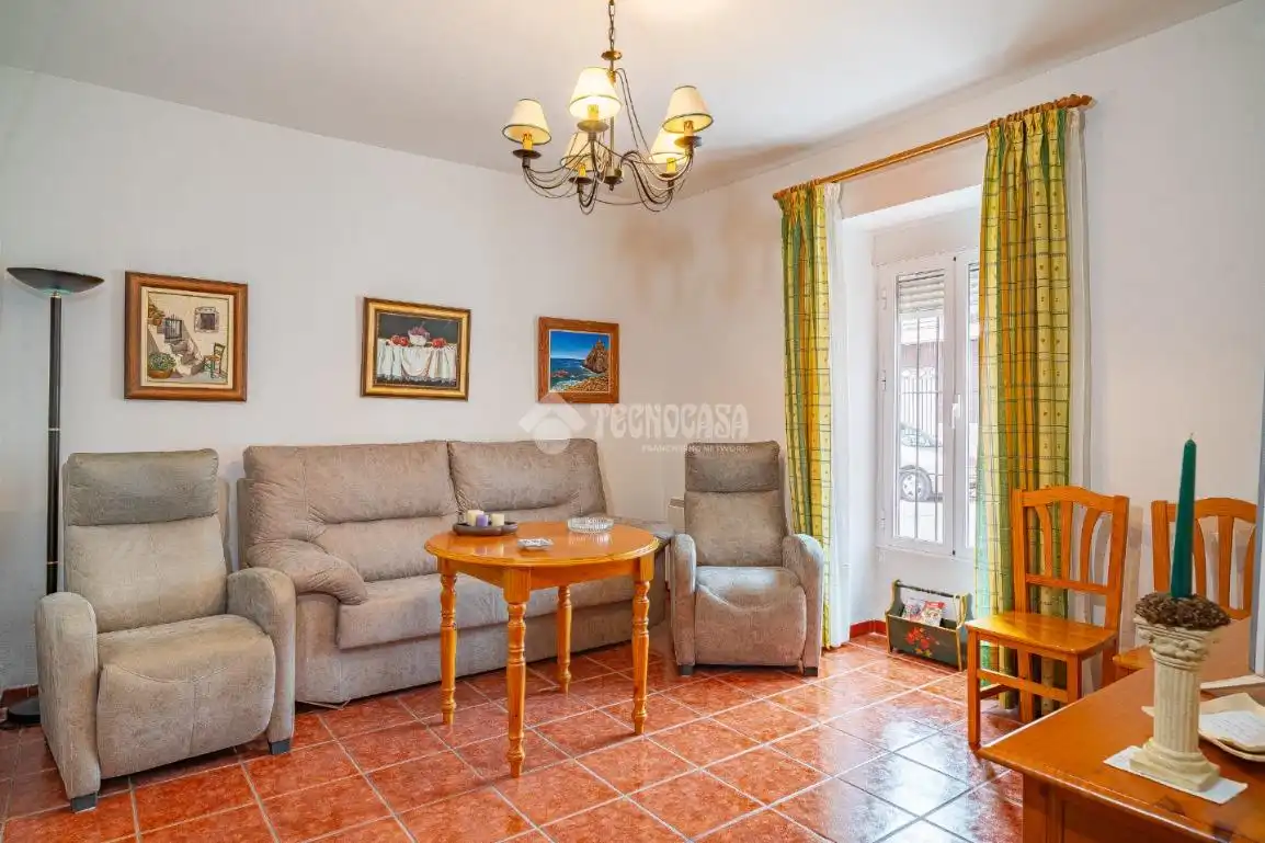 Casa aparellada en venda a Sabiote, imagen 7