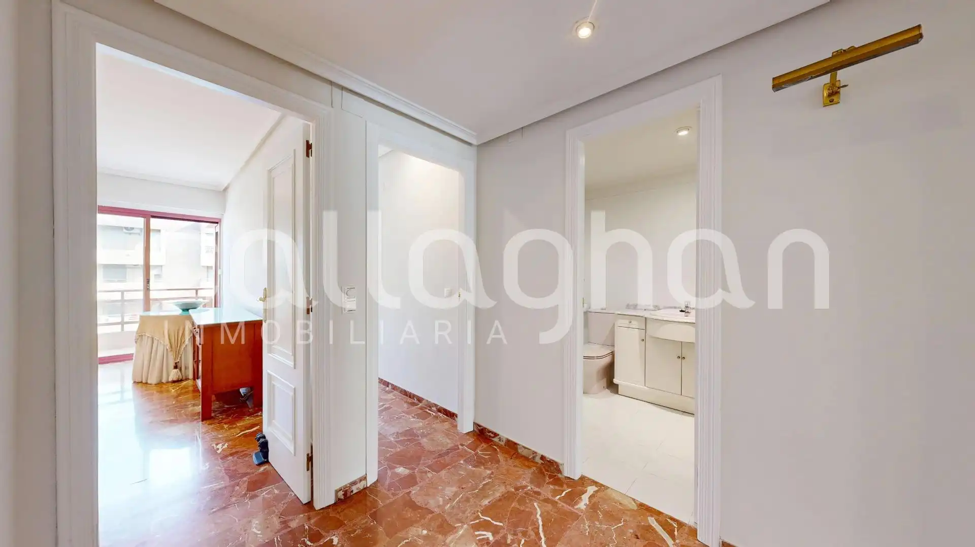 Piso en venta en Valencia con Calefacción, Terraza y Balcón