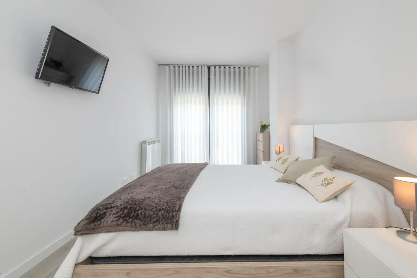 Dormitori de Apartament de lloguer en Girona amb Parquet i Piscina comunitària