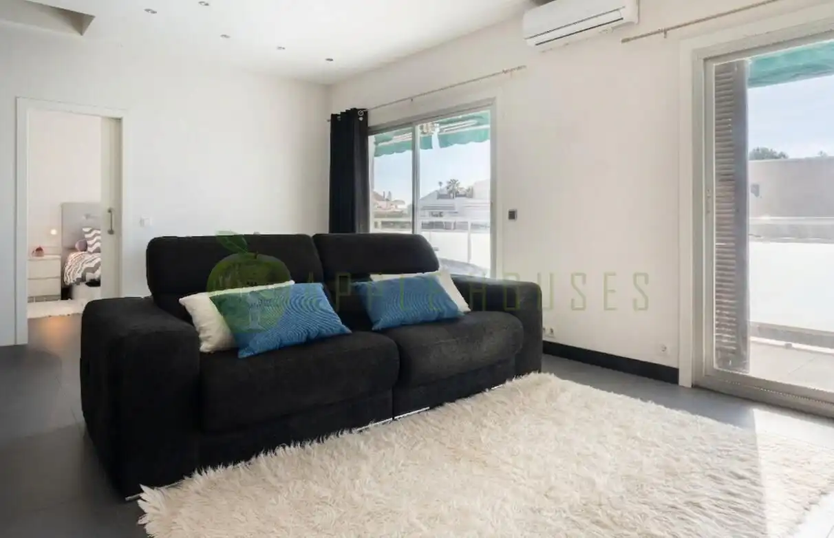 Living room of Attic for sale in Sitges  with Air Conditioner, Heating and Terrace