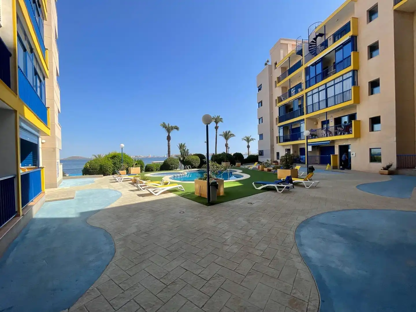 Piscina de Pis de lloguer en Cartagena amb Moblat