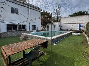 Villa con piscina in vendita a Núcleo urbano