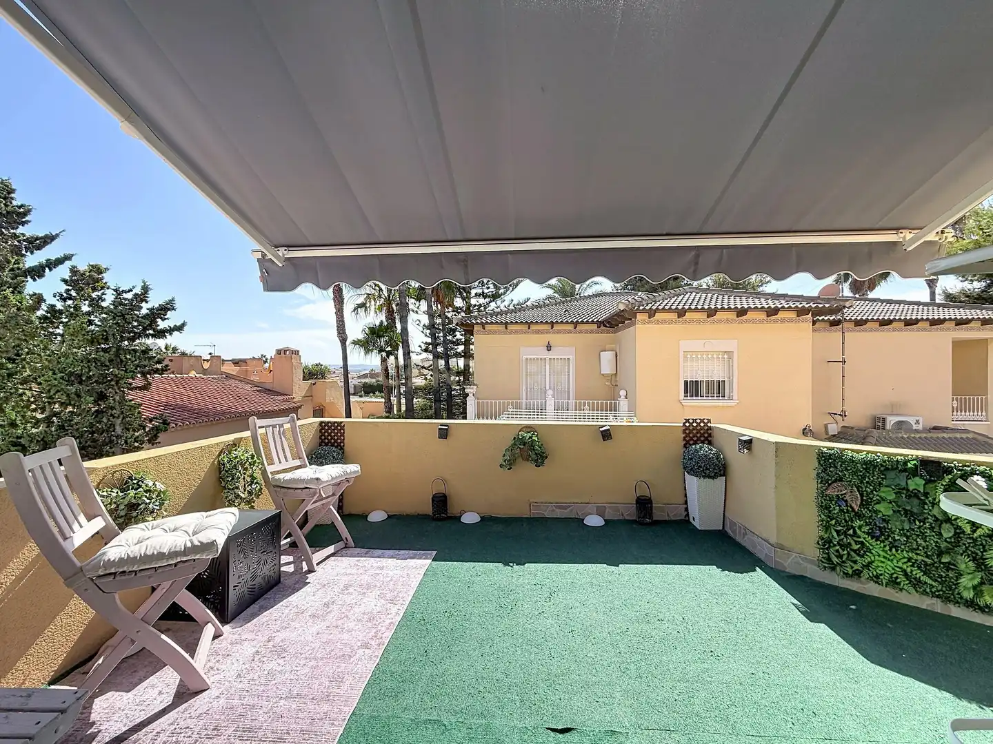 Terrassa de Casa o xalet en venda en Torrevieja amb Aire condicionat, Jardí privat i Piscina
