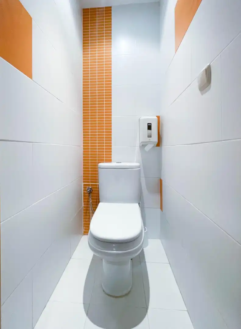 Baño de Local de alquiler en Oliva con Aire acondicionado y Amueblado