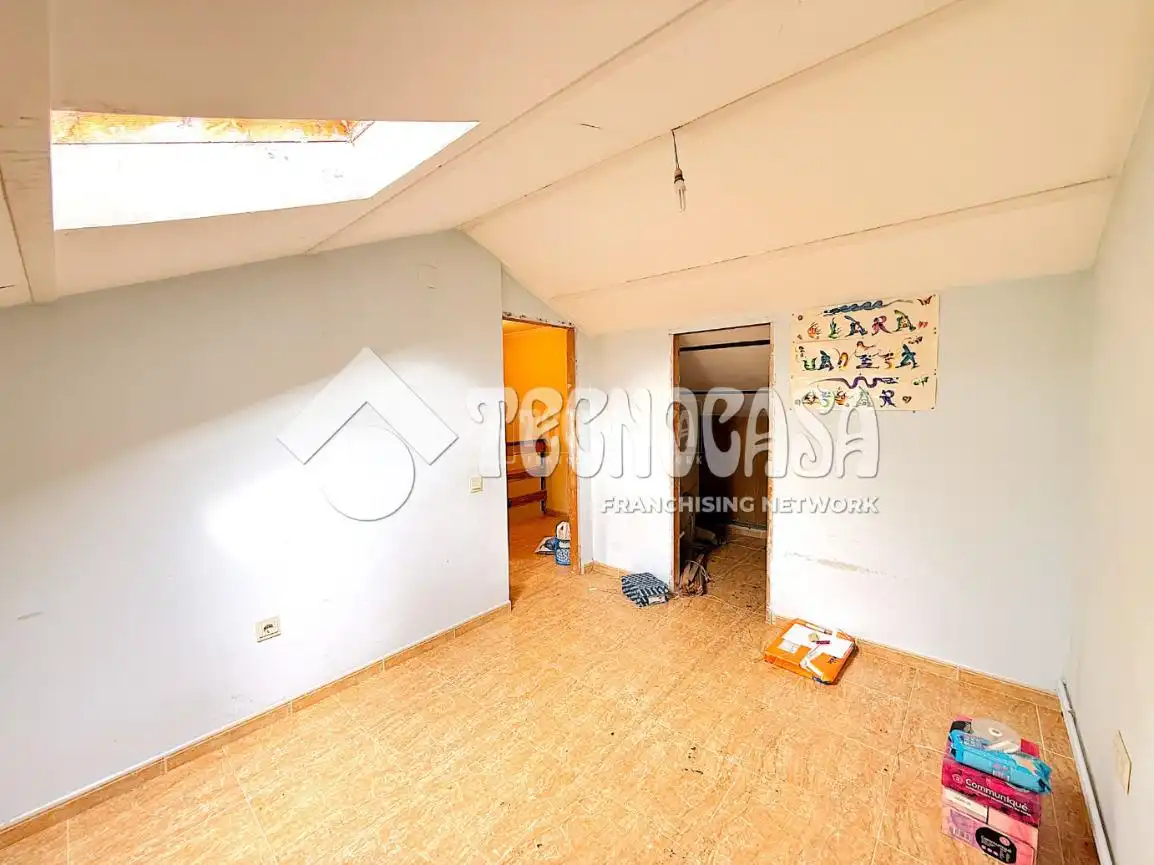 Casa adosada en venta en Huete con Calefacción, Amueblado y Piscina comunitaria