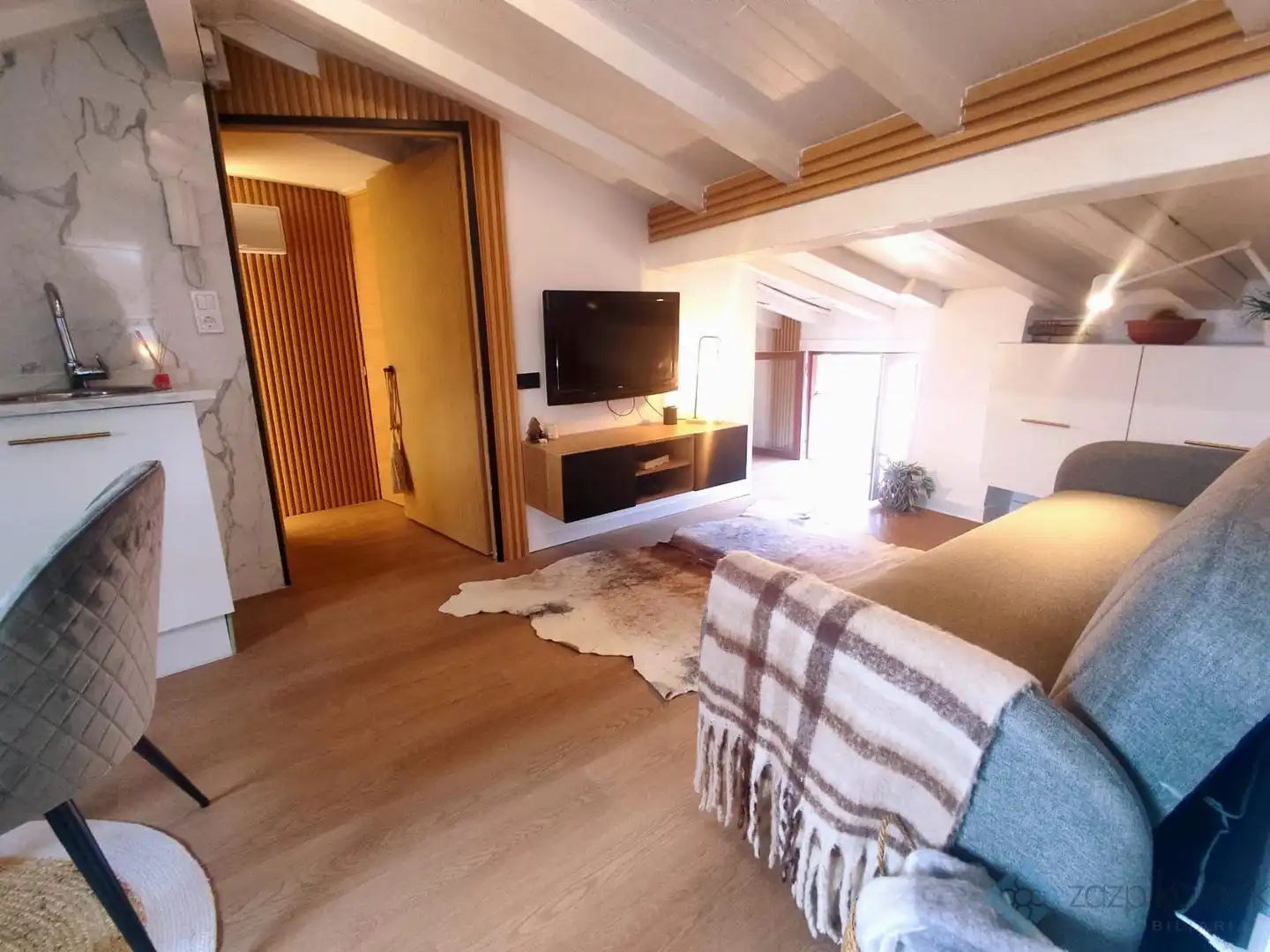 Sala d'estar de Pis en venda en Bilbao  amb Calefacció, Moblat i Balcó