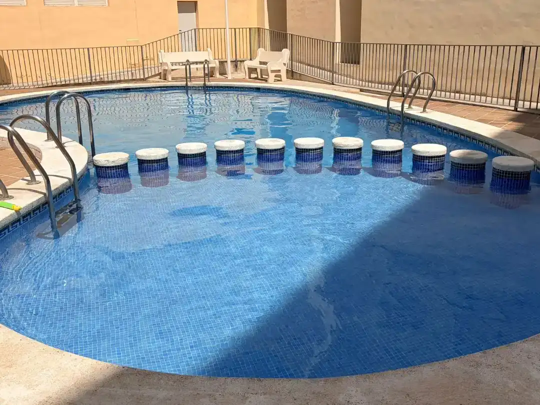 Piscina de Pis en venda en Silla amb Aire condicionat, Terrassa i Balcó