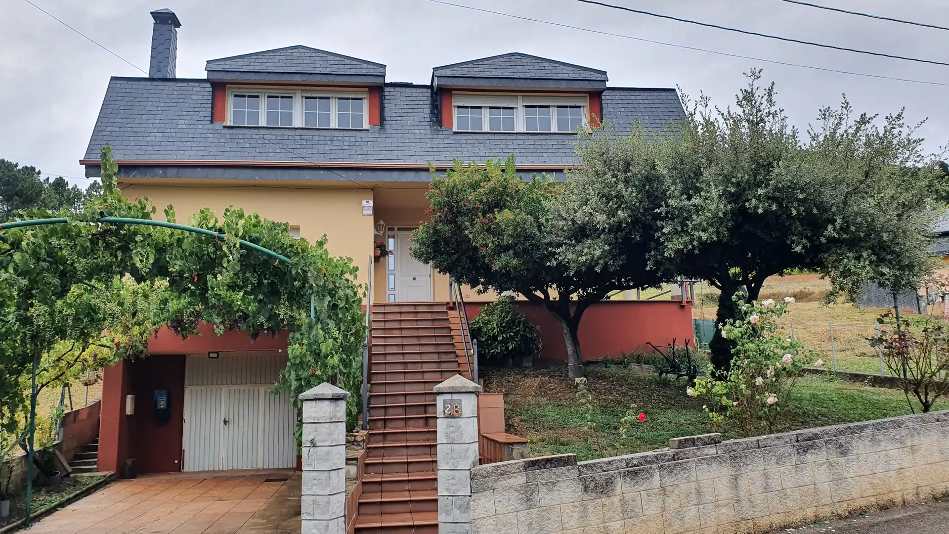 Vista exterior de Casa o chalet en venta en Vega de Espinareda con Calefacción, Jardín privado y Terraza