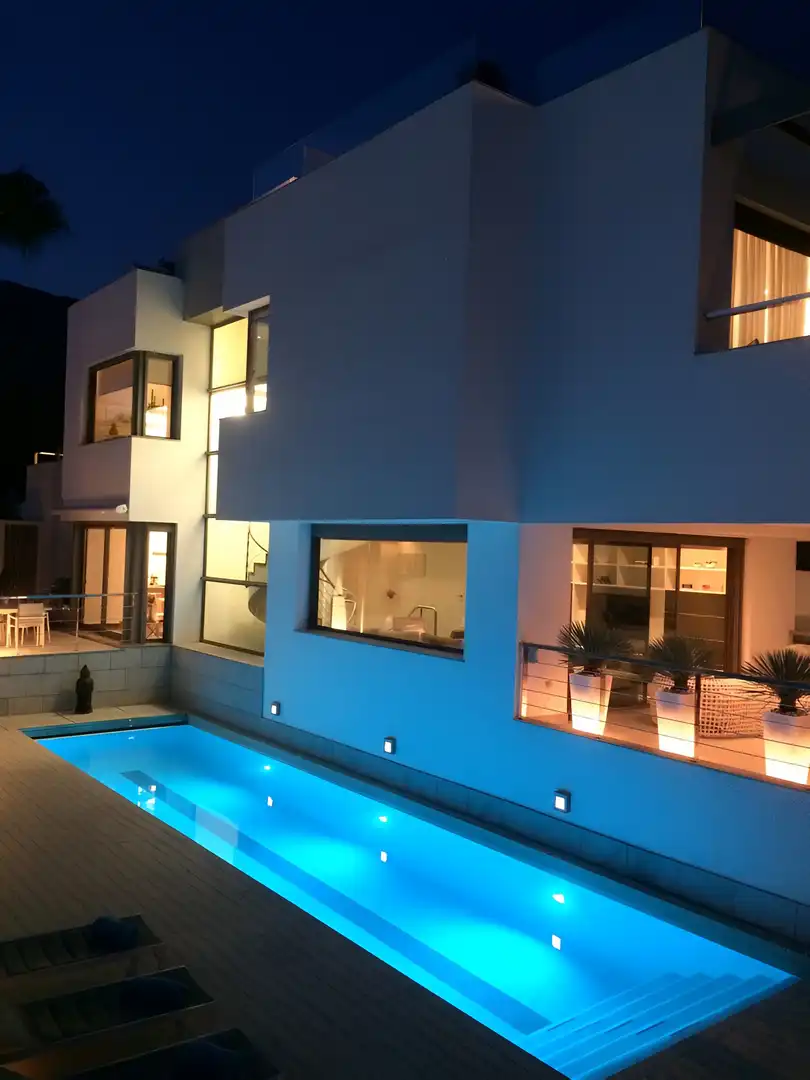 Swimming pool of Houses for sale in Marbella  with Air Conditioner, Private garden and Terrace