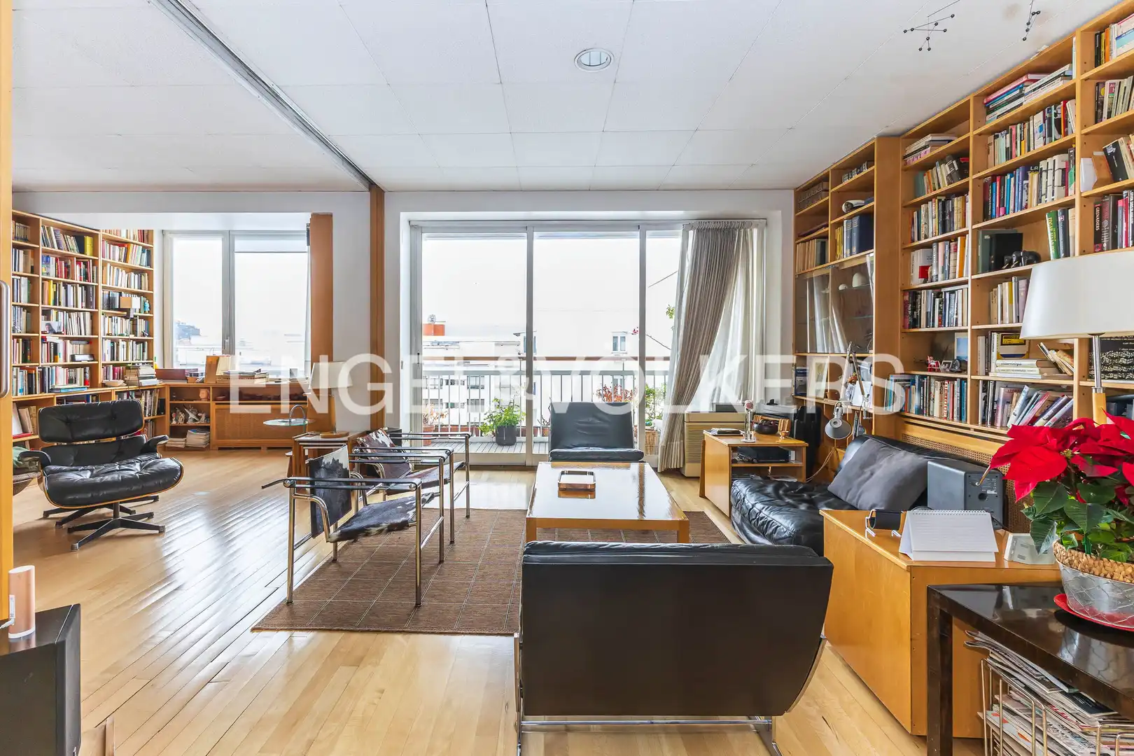 Living room of Flat for sale in Madrid  with Air Conditioner, Heating and Parquet flooring