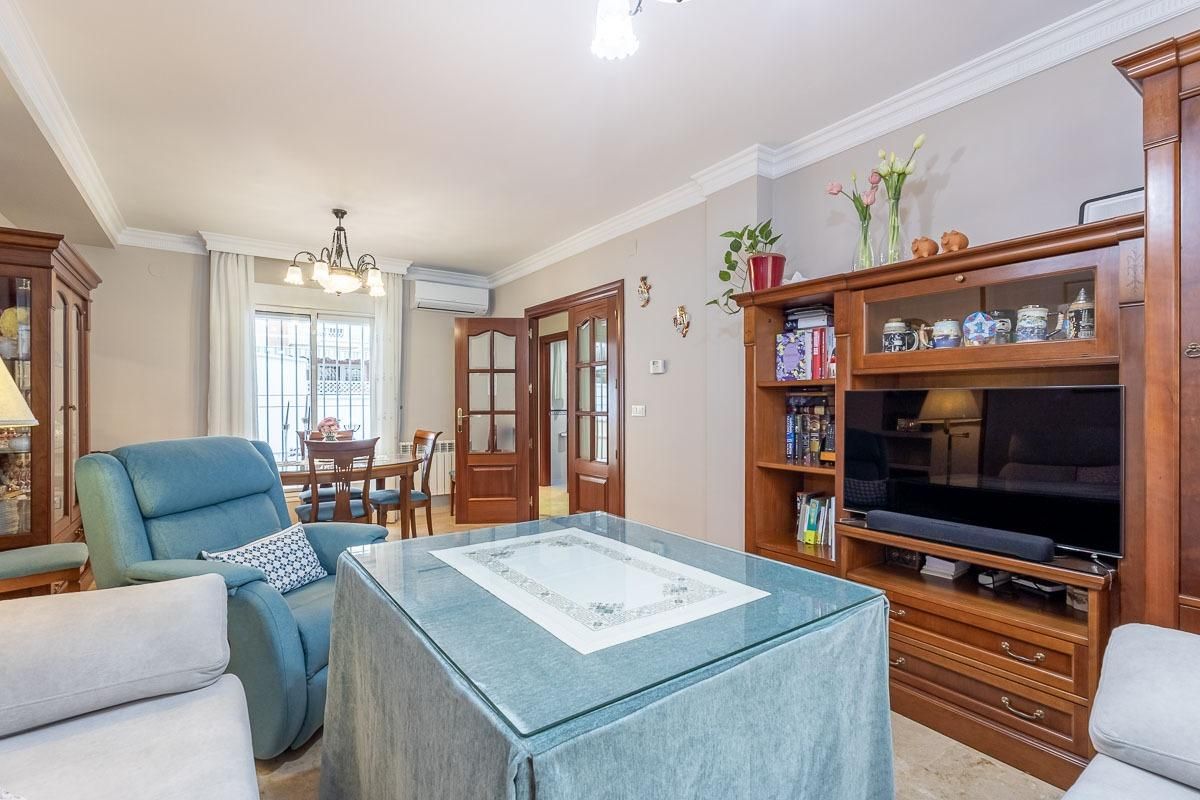 Dining room of Single-family semi-detached for sale in  Granada Capital  with Air Conditioner, Heating and Terrace